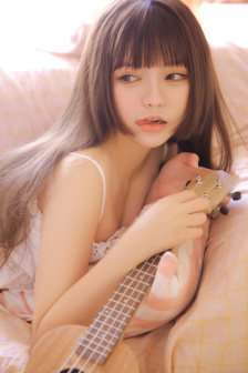 男生把自己的手到女生的QQ里